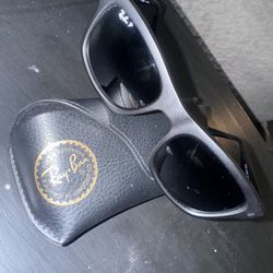 Ray-Ban RB4428 601S48 Black – Retail $280 | Selling for $165 Price Negotiable 