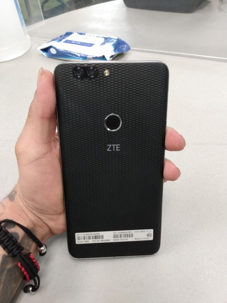 Smart Phone For Sale (ZTE Z982)