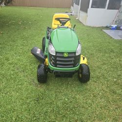 John Deere Lawnmower 
