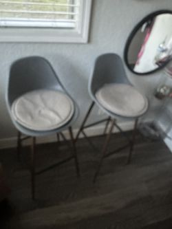 3 Bar Stools