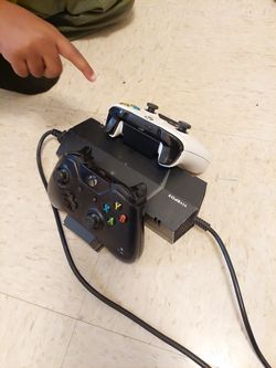 Xbox 1 Controller With Chager........60$