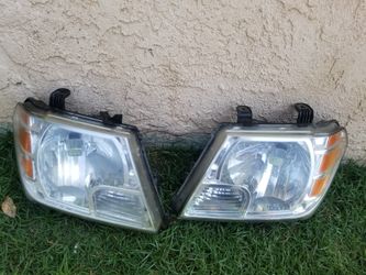 Nissan Frontier 2012 front lights