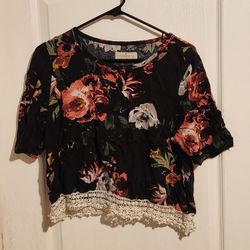 Abercrombie & Fitch Crop Top Short Sleeve Shirt.  Size Large.  Perfect Condition!  From a clean and smoke-free household.  Shipping or Pick Up on 23rd