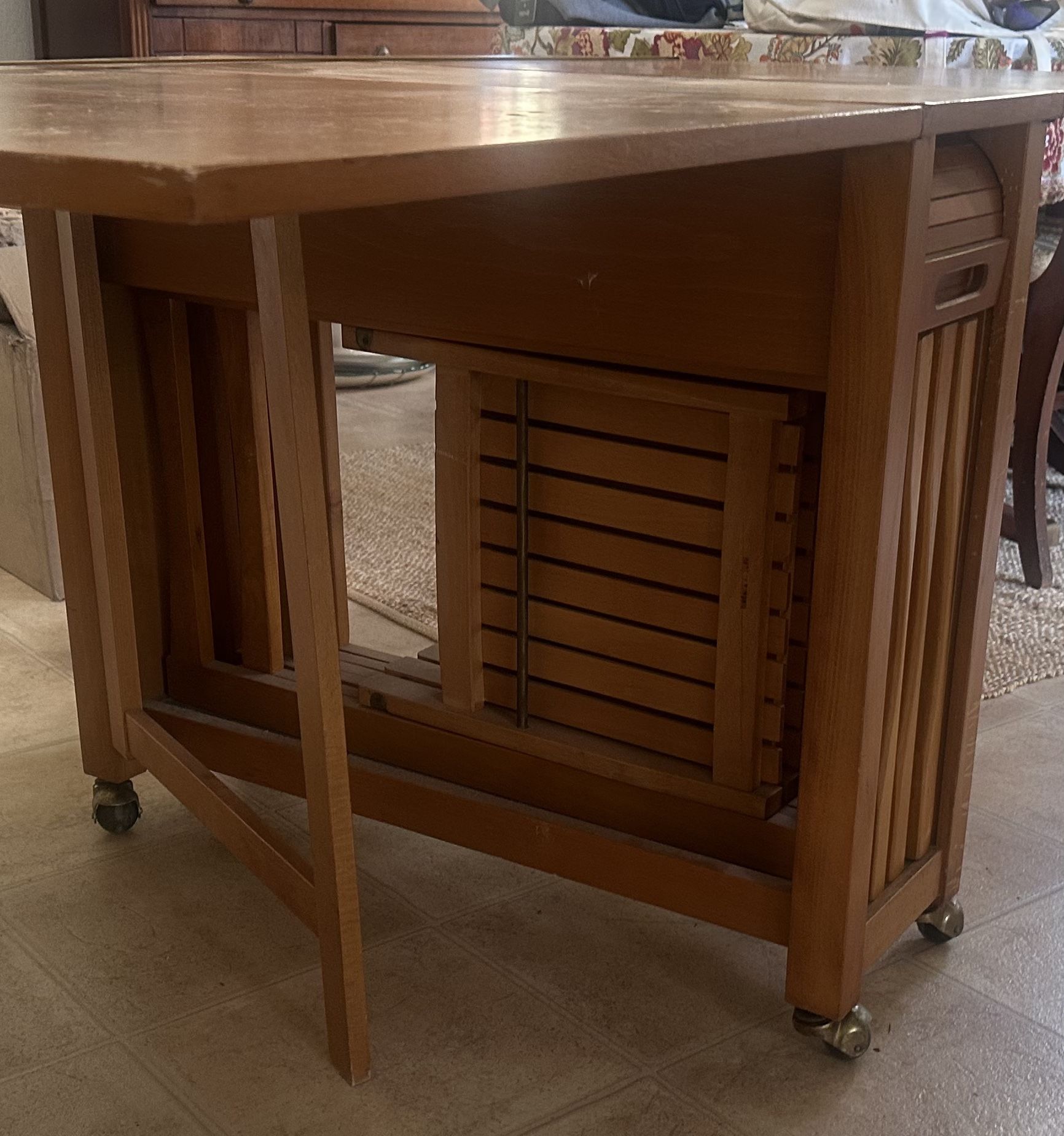 Folding Apartment Or Craft Table w/ Chairs