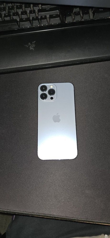 iPhone 13 Pro Max 128 GB And 44mm GPS + Apple Watch SE (2nd generation)