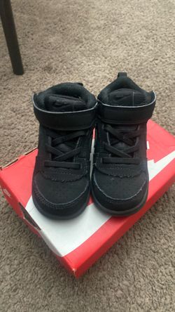 Nike court borough mid