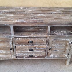 Barnhouse Stand Like New