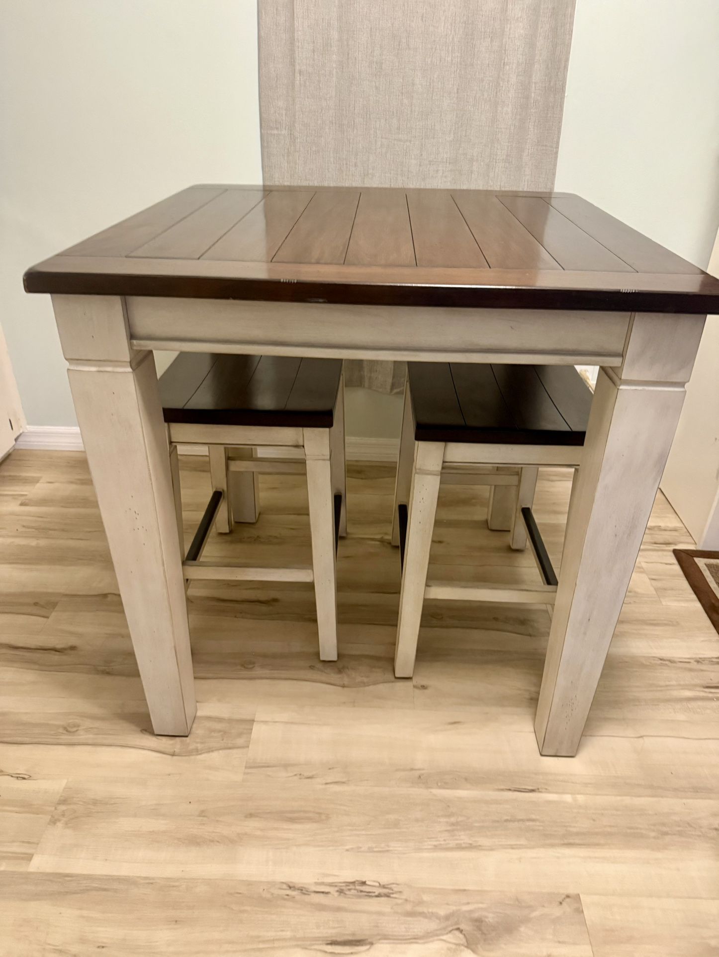 Table W/ Stools
