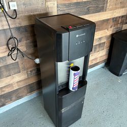 Black Water dispenser, dispensador de agua