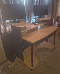 Sturdy Desk on wheels. Pull out tray for keyboard