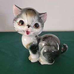 Vintage cat figurine 7 inches tall.o