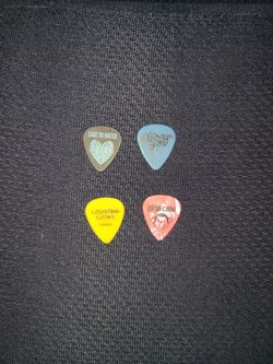 Authentic Rock Tour Guitar Picks (4) - Daughtry, Counting Crows, Live