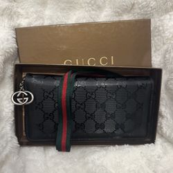 GUCCI Black Women's Wallet Logo Folding Zip-Around Credit Card 