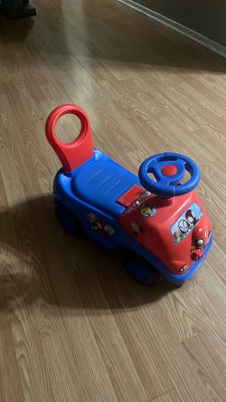 SpidermAn pushing car