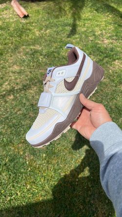 Nike Zoom Field Jaxx ( Travis Scott ) 