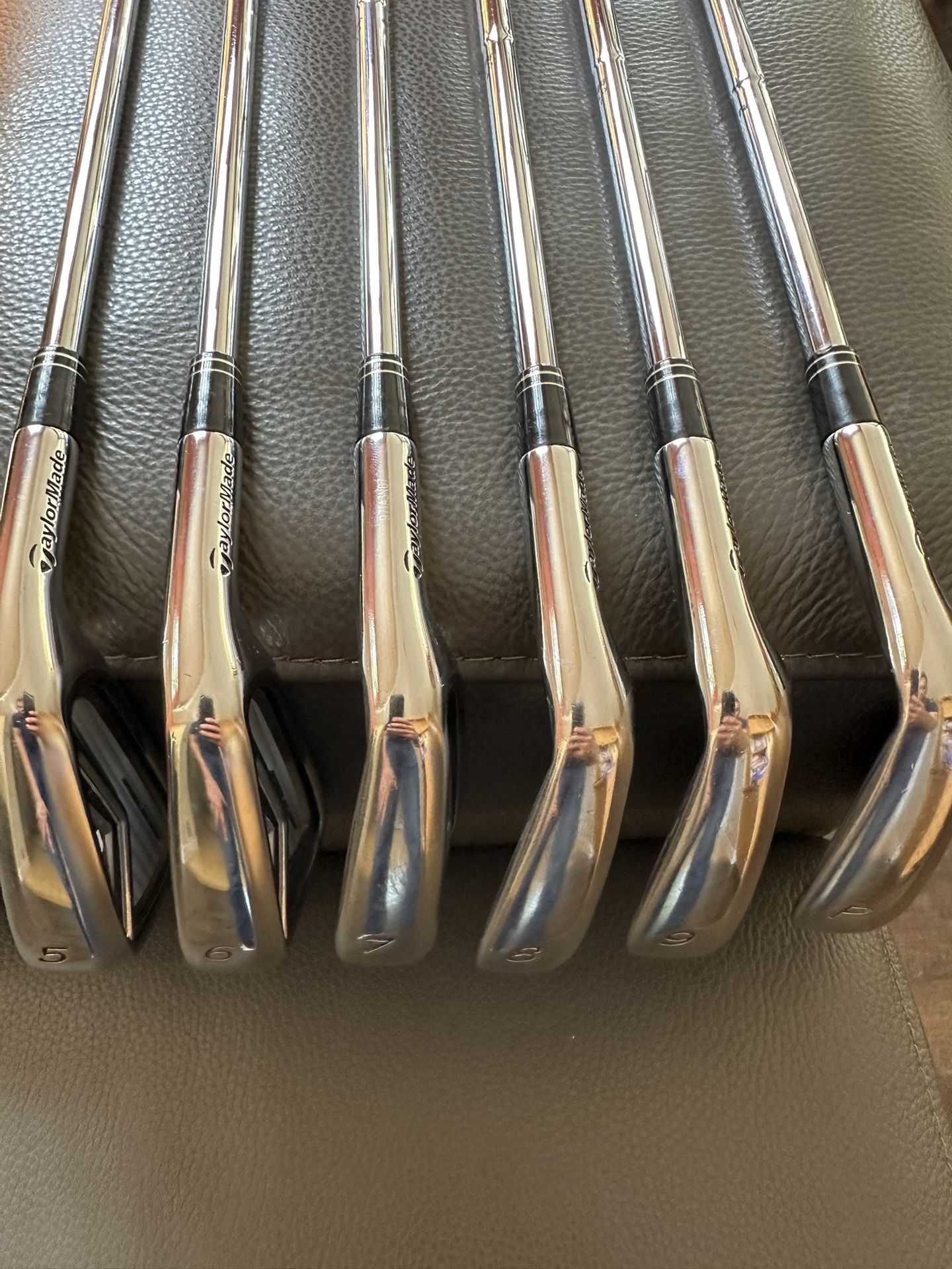 Taylormade R9 Irons Golf Clubs RH