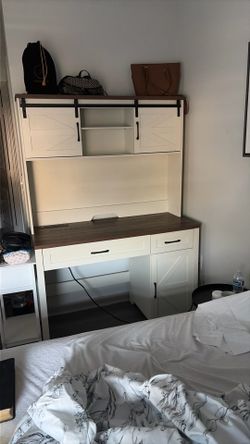 Computer desk