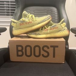 Yeezy boost 350 V2 frozen yellow. Very lightly used