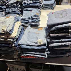 Women's/Girls Vintage Levi Jeans