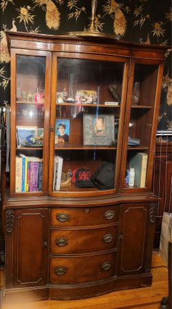 Curio cabinet
