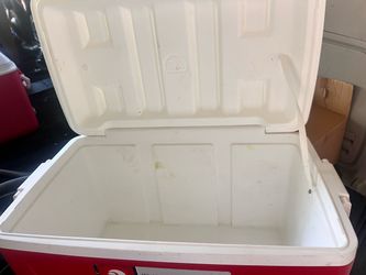 Igloo Hard Cooler Red and White