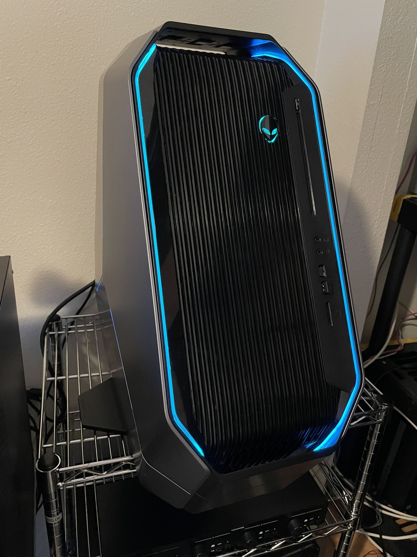 Alienware Area 51 R2 - Core I7 - SSD -DDR4 Ram