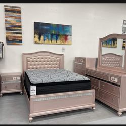 Brand New 👍 Rose Gold 4 Piece Queen Bedroom Set 👍 Bed Frame, Night Stand, Dresser, Mirror👍 