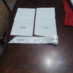 Dior Dust https://offerup.com/redirect/?o=V2hpdGUuR29sZA== 1/2 :13 Lot Of 2