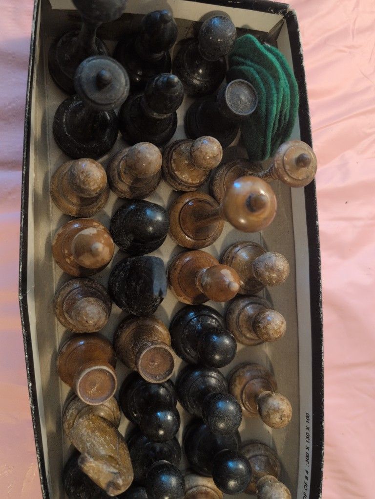Pre-WWII Wood Geeman Chess Set 1932