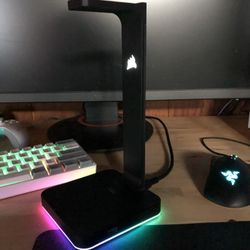 Corsair ST100 Premium headset stand with 7.1 surround sound-3.5 mm and 2xUSB 3.0. Keyboard and mouse are not for sale!