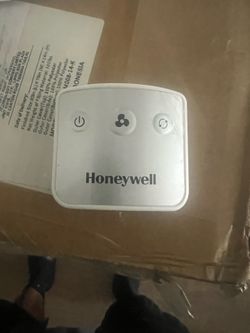 Honeywell rotating fan for sale ! With remote