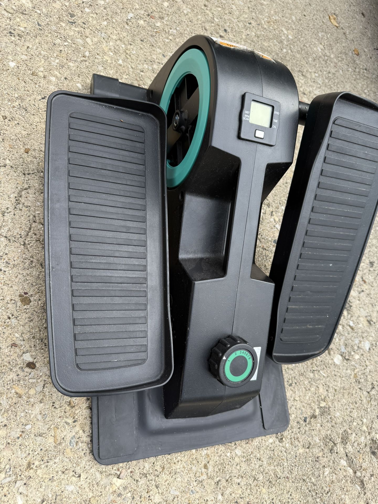 Cubii JR1 Under Desk Elliptical