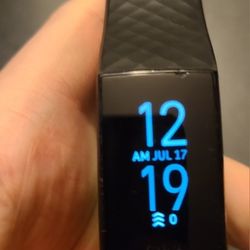 Fitbit Charge 4