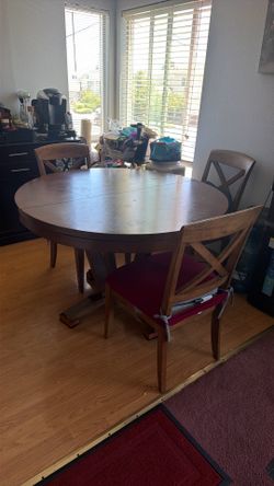 Dinner table Free