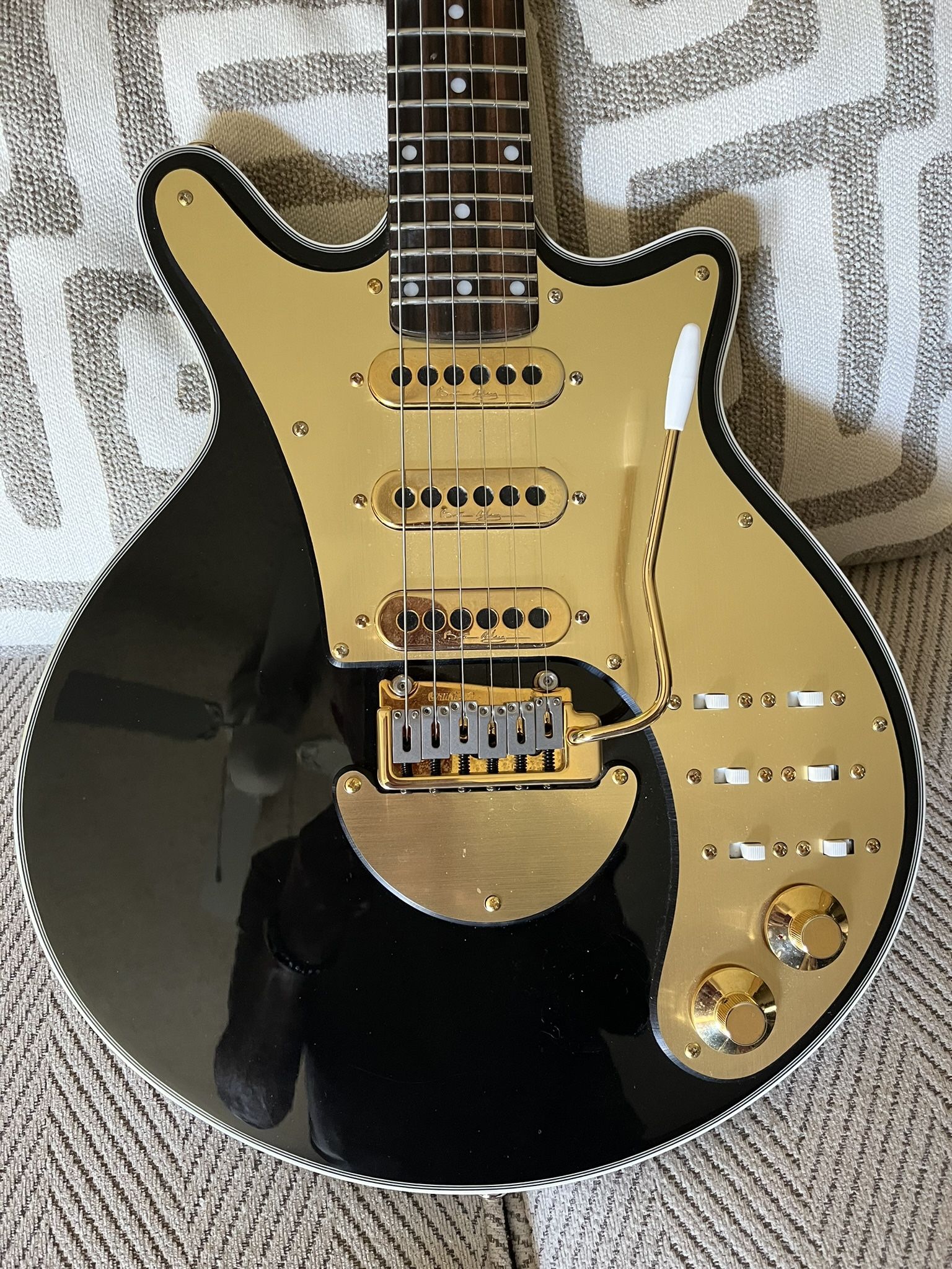 Guitar Brian May One Of A Kind Black On Gold