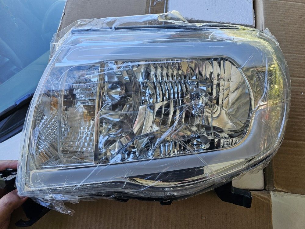 Toyota Tacoma 2005-201 1
LED DRL Headlights