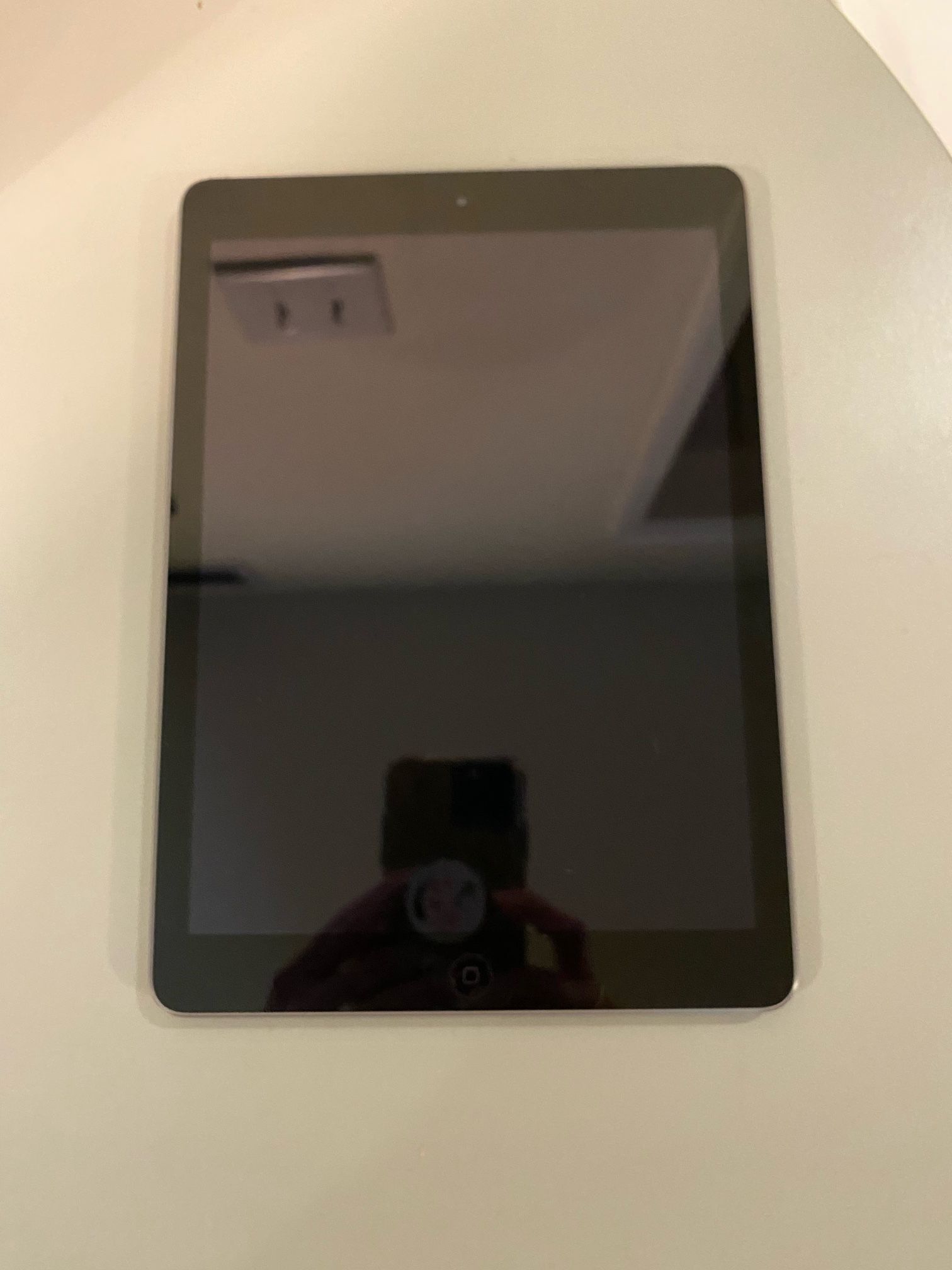 Apple iPad Air 1 12.5.7 iOS (Probably won't do apps)***
