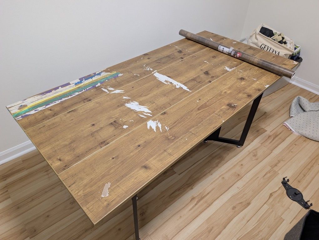 Table. Foldable Sides.