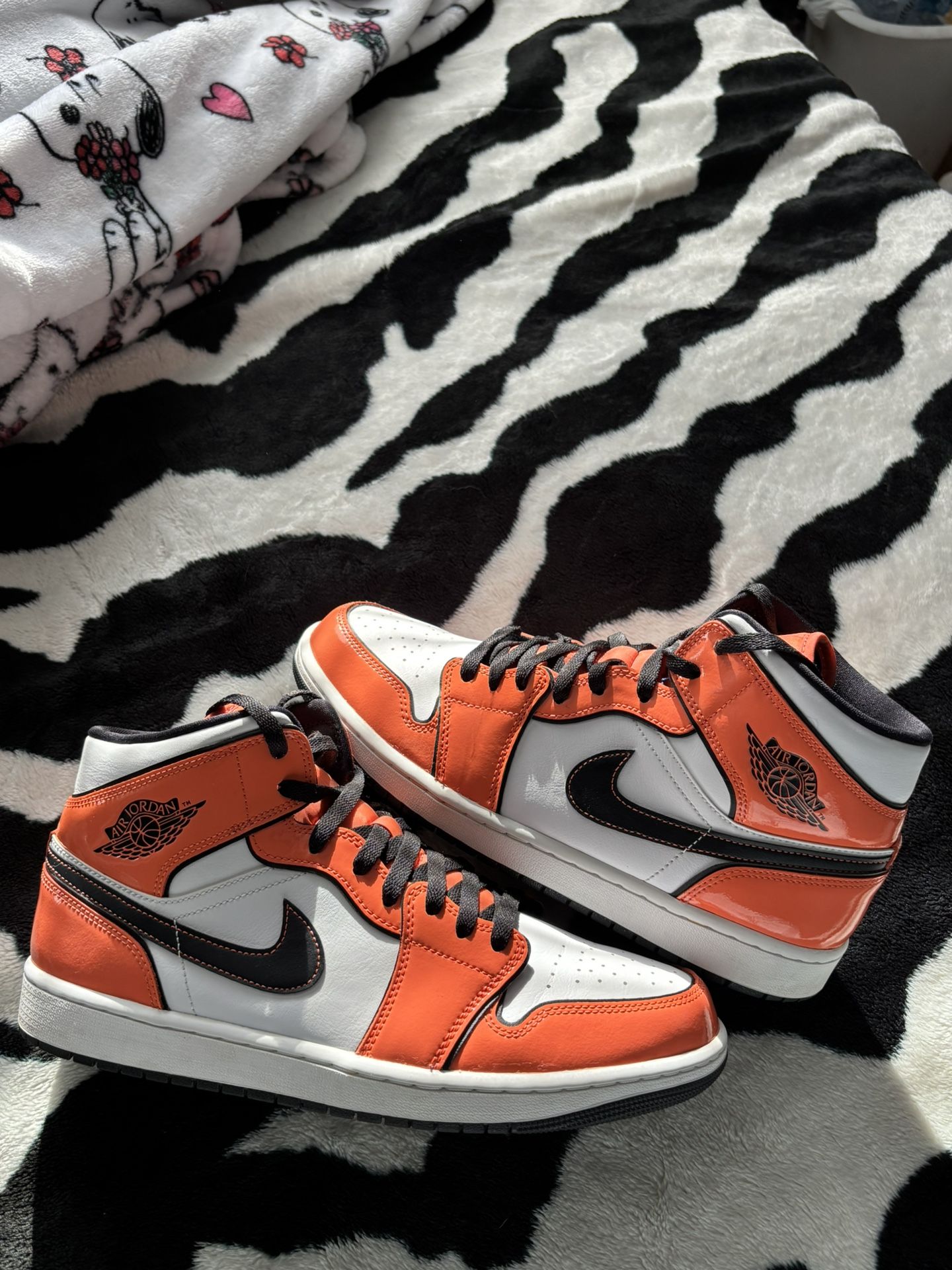 Jordan 1 Mid Turf Orange