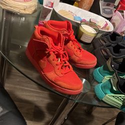 Yeezy Nike Dunk Red October Adidas