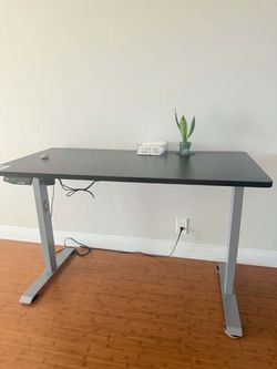 Electric Height Adjustable Standing Desk   YES AVAILABLE   $150 CASH ONLY   PICK UP : DELRAY BEACH