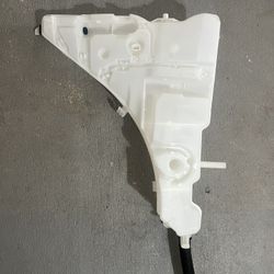 2015-2019 BMW X6 F16 Windshield Washer Fluid Reservoir