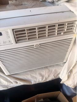 GE WINDOW AIR CONDITIONER 12,000 BTU