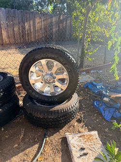 2026 ram Laramie 4x4 stock rims and tires new