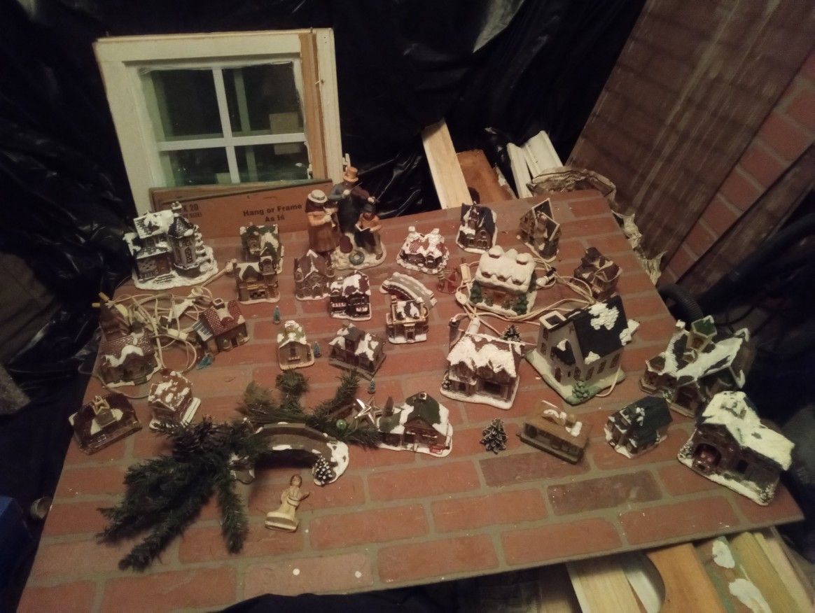 Christmas light Up Village Lg Houses $10 Each Small 2 For $10 Buy Everything For $75