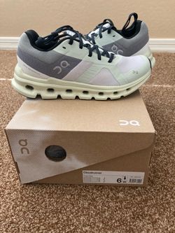 Size 6 - On Cloudrunner Shoes