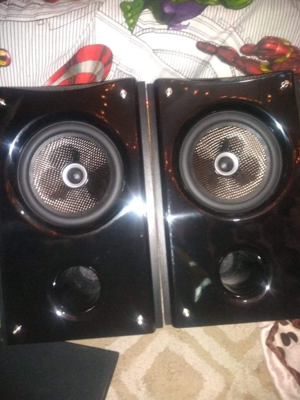 Insignia NS-B2111 Bookshelf Speakers