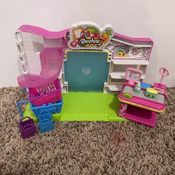 2015 Shopkins Small Mart With 2 Exclusive Shopkins 