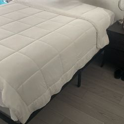 Queen Size Bed w/frame and Boxspring