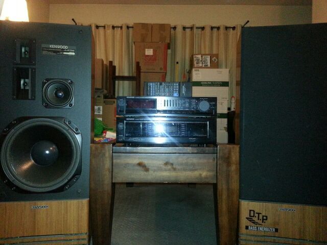 Kenwood KM-207 Stereo Power Amp / KC-207 Control Amp /JL-875 4-Way Speakers